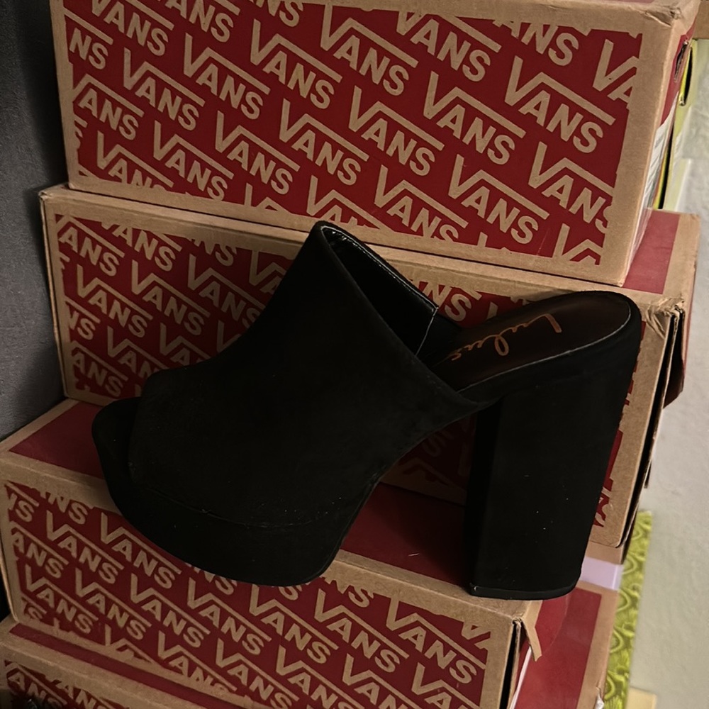 Lulus. Platform